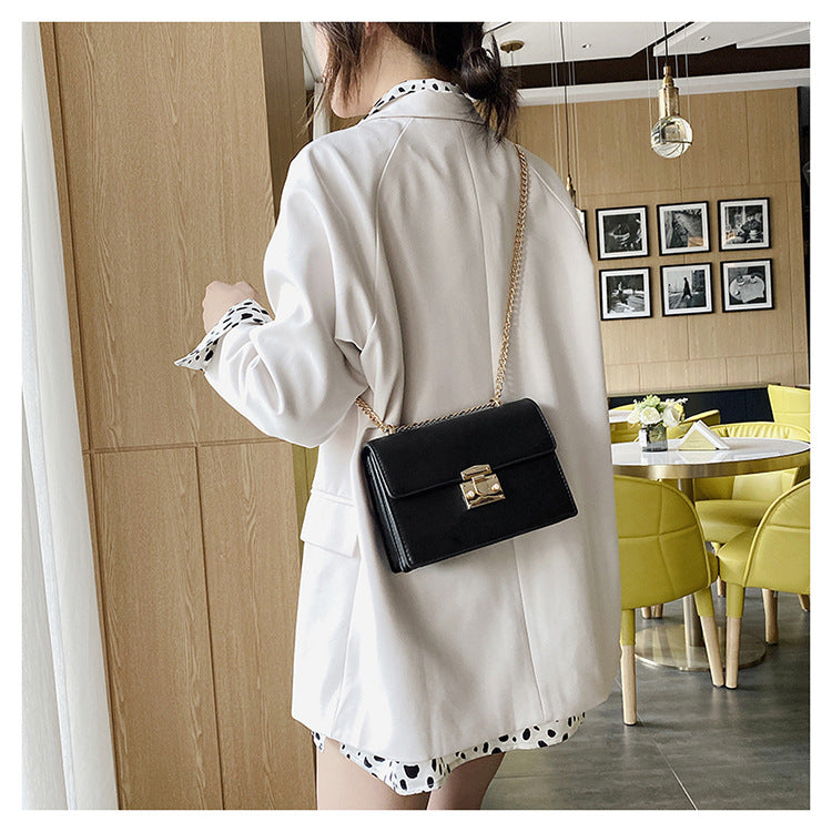 Women's Design Fashion Chain Premium Textured Bags