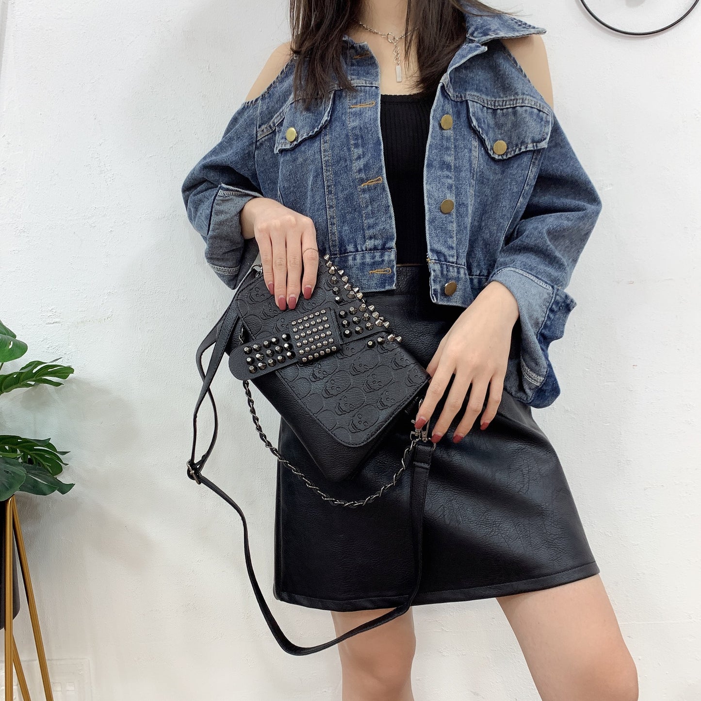 Women's Chain Rivet Embossed Black Skull For Shoulder Bags