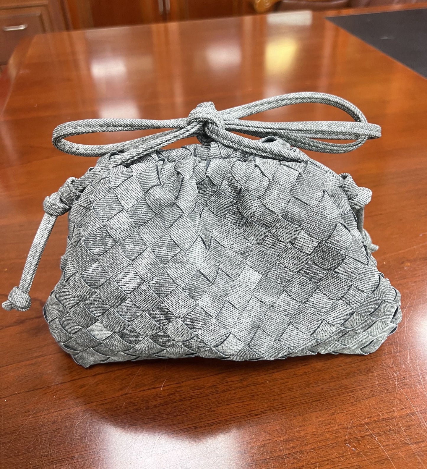 Women's Woven Cloud Design Clip Fashion Hand Crossbody Bags