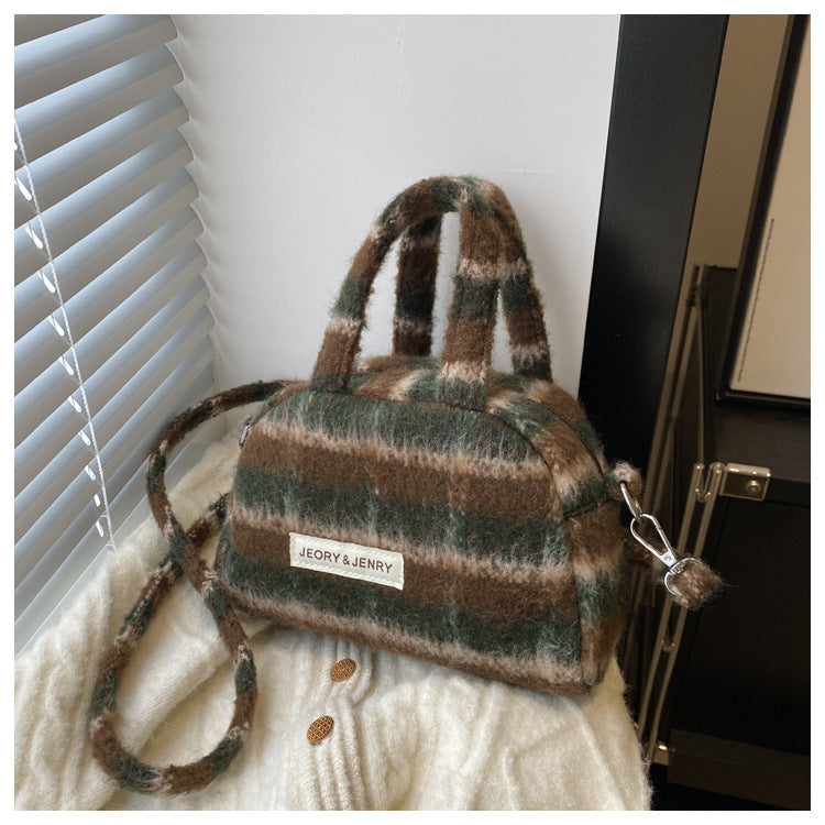 Women's Portable Furry Pouch Winter Support Crossbody Bags