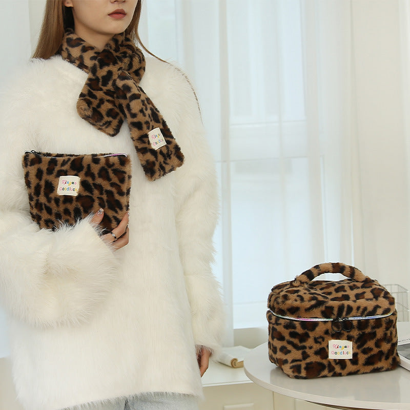 Plush Large Capacity Storage Leopard Print Hand-held Make-up Cosmetic Bags