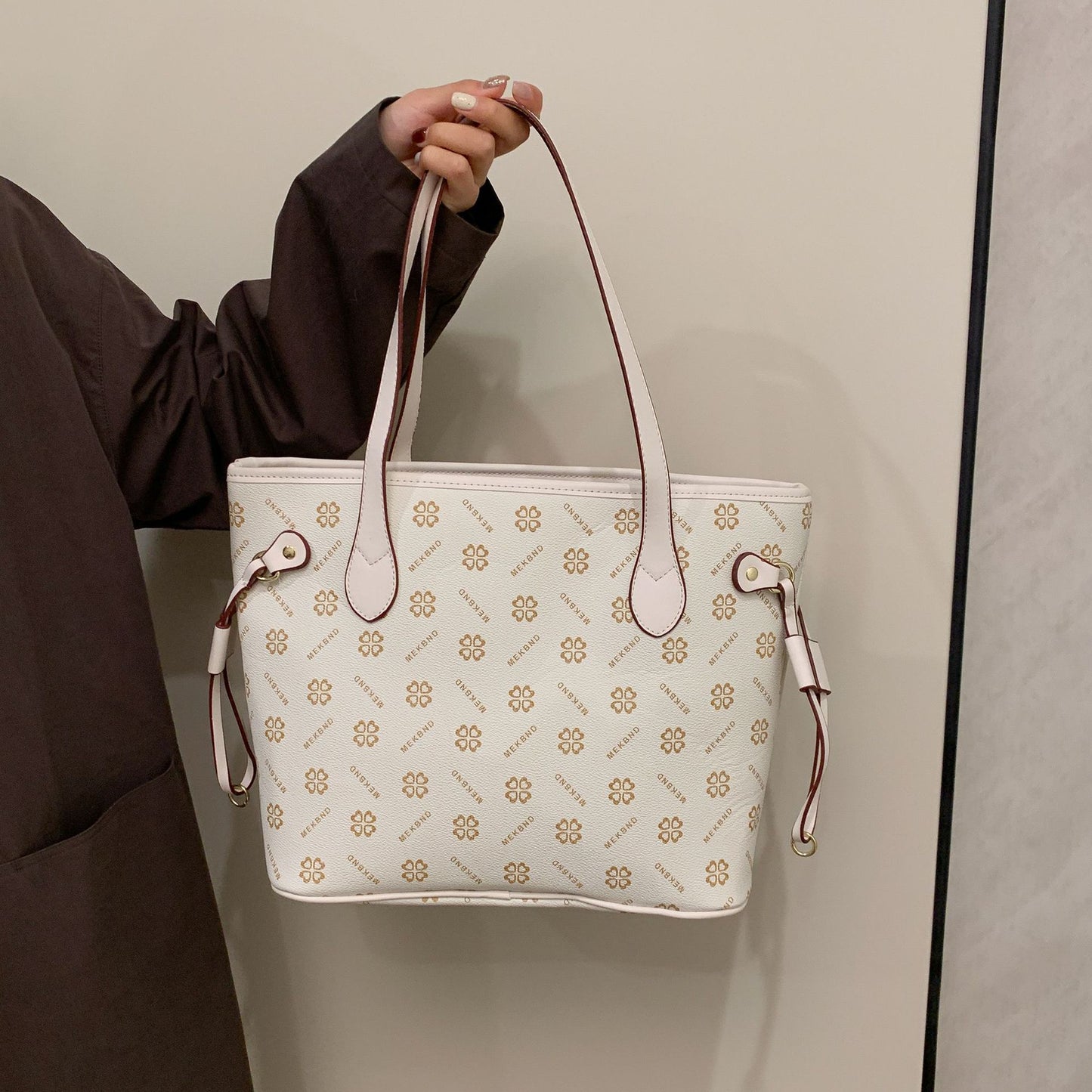 Women's Fashionable High-grade Retro Printed Commuter Large Bags