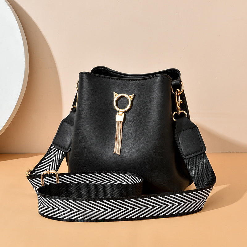 Women's Capacity Fashionable Korean Style Elegant Western Shoulder Bags