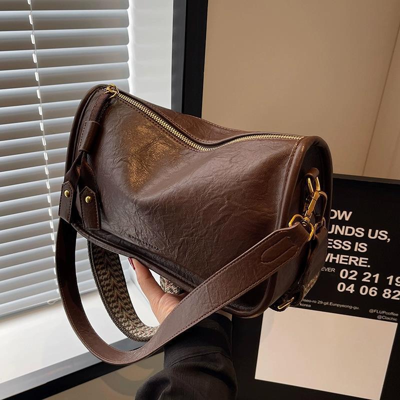 Women's Large Capacity Retro Broadband Texture Pillow Shoulder Bags
