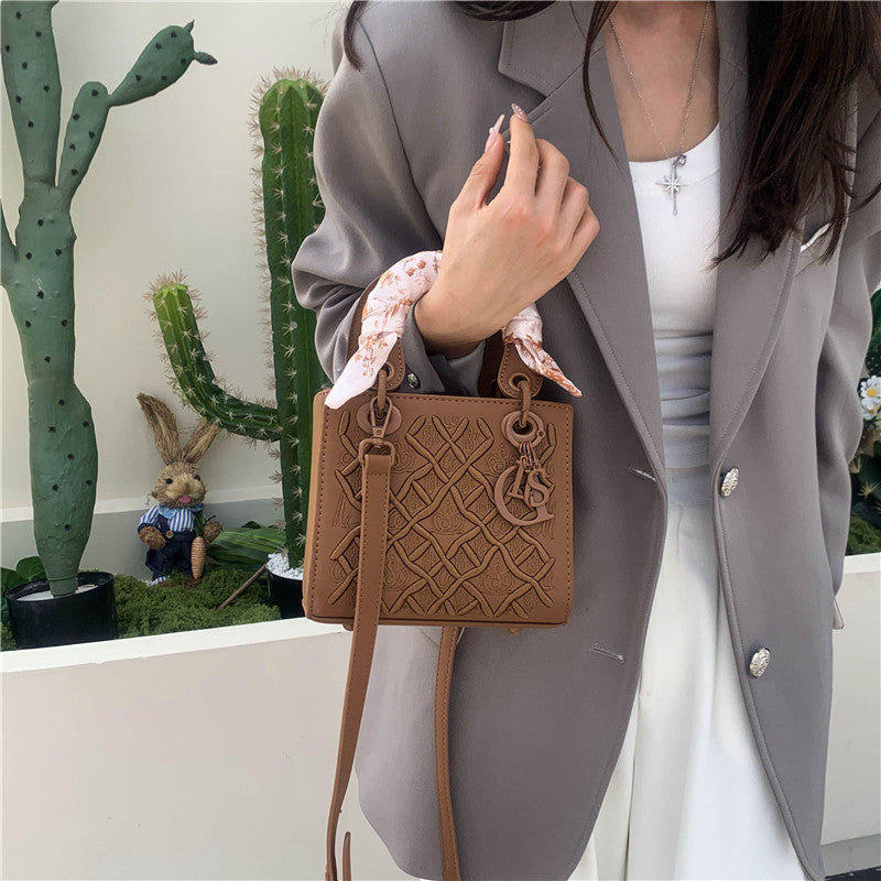 Women's Embroidered Rhombus Diana High-grade Versatile Fashion Handbags