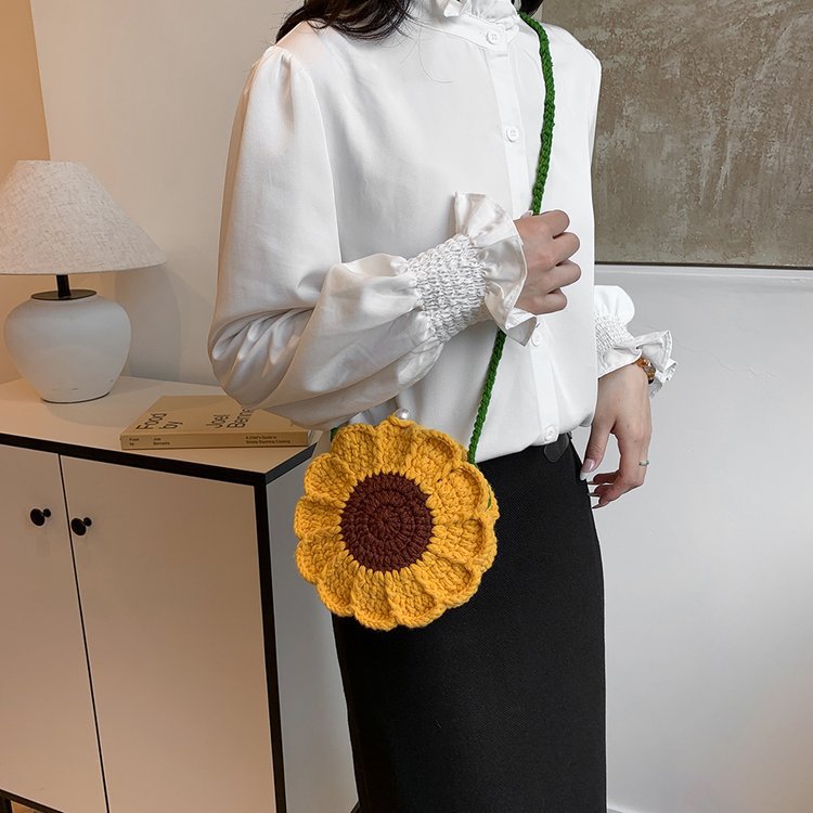 Women's Wool Crocheted Fresh Sweet Contrast Color Mobile Bags