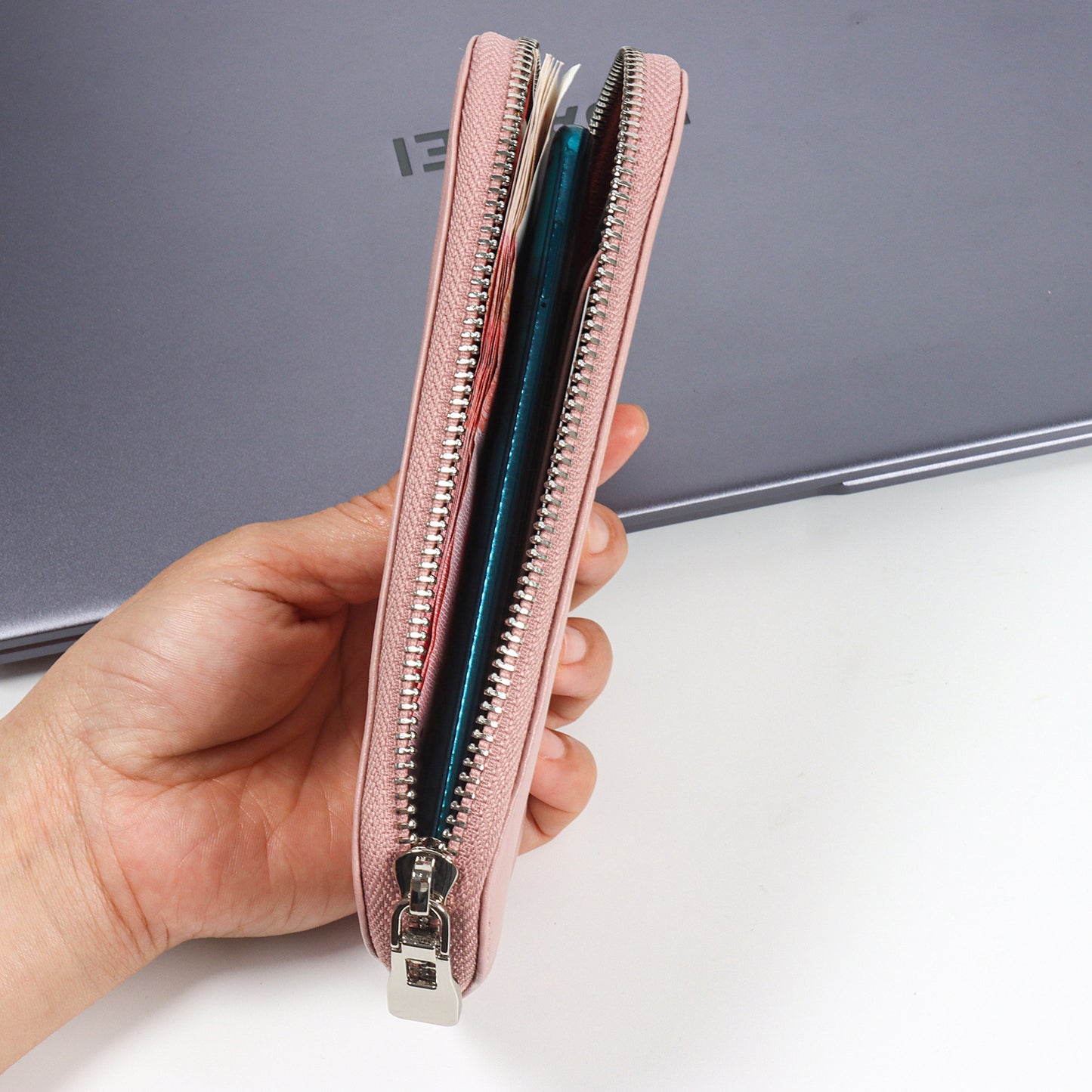 Women's Top Layer Leather Simple Zipper Mobile Phone Bags