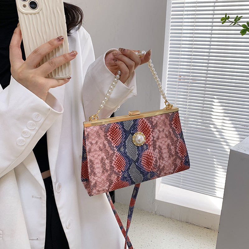 Women's Retro Fashion Snakeskin Pattern Pearl Commute Bags
