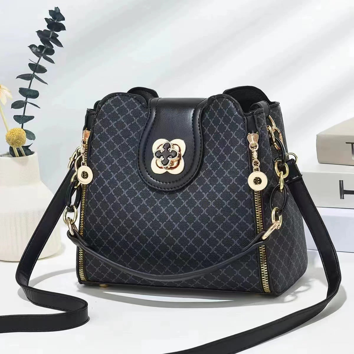 Women's Contrast Color Flip Plaid Printed Large Capacity Crossbody Bags