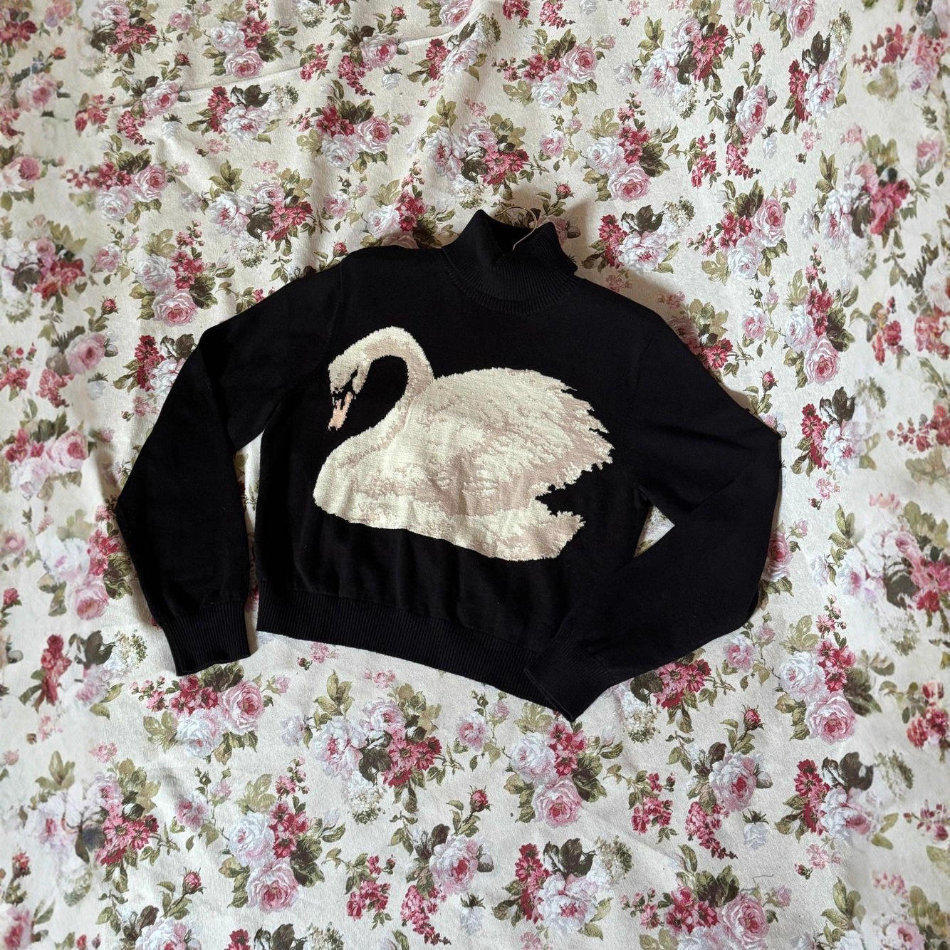 Graceful Fashion High-necked Swan Pattern Warm Sweaters