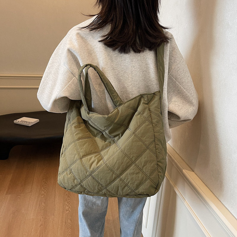Women's Fashion Cloud Pleated Large Personalized Minority Rhombus Capacity Shoulder Bags