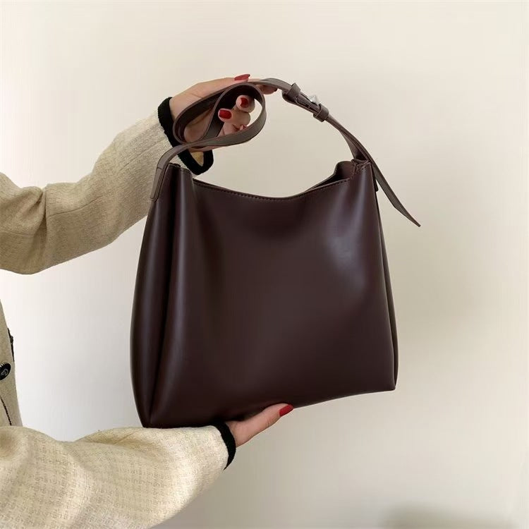 Women's Spring Large Capacity Commuter Retro Fashion Bags