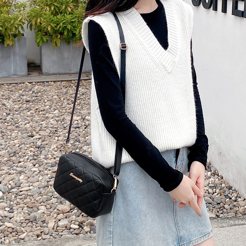 Women's Embroidered Style One Diamond Chain Bags