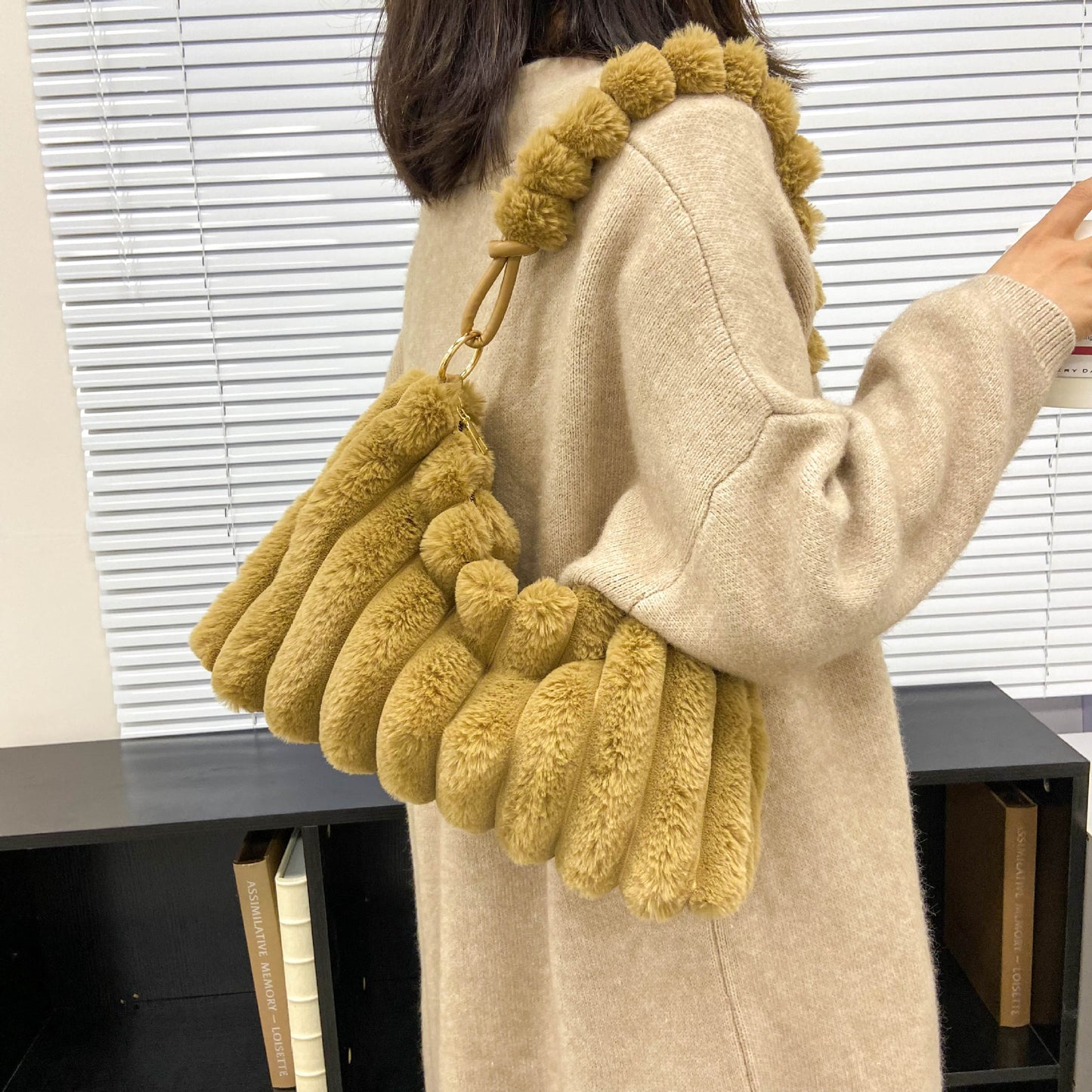 Women's Plush Fashion Simple Korean Style Temperament Tote Bags
