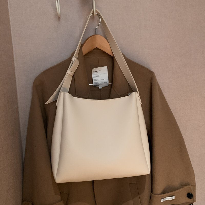 Classic Women's New Large Capacity Simple Shoulder Bags