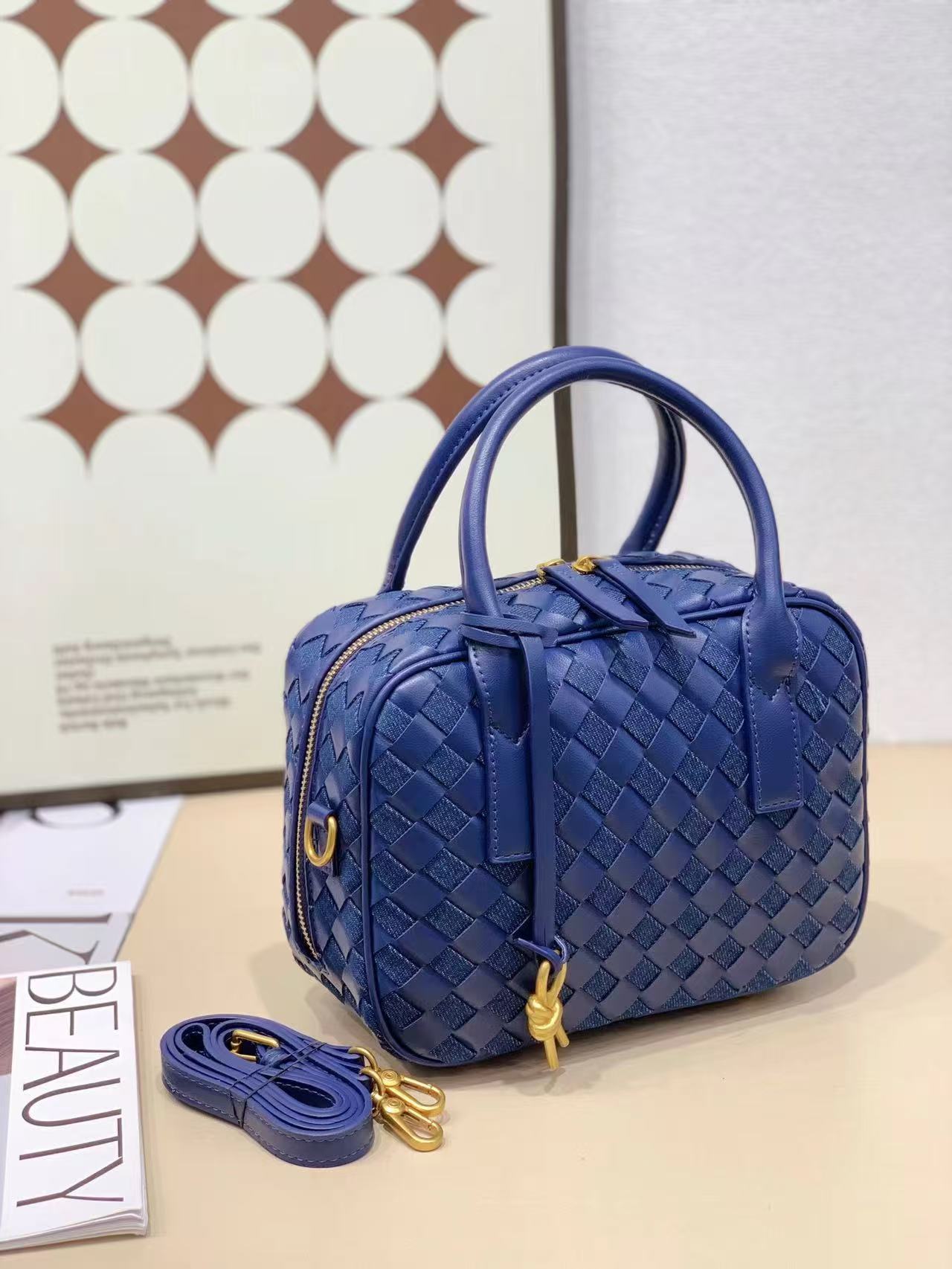 Versatile Hand-woven Pillow Large Capacity Bowling Handbags