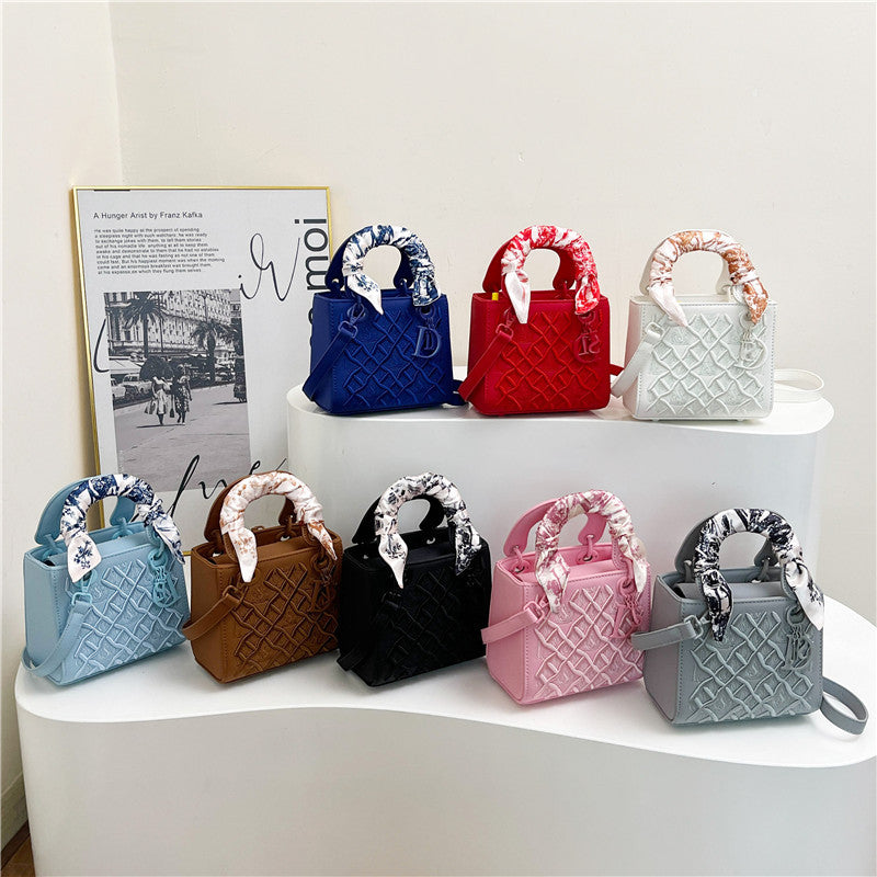 Women's Embroidered Rhombus Diana High-grade Versatile Fashion Handbags