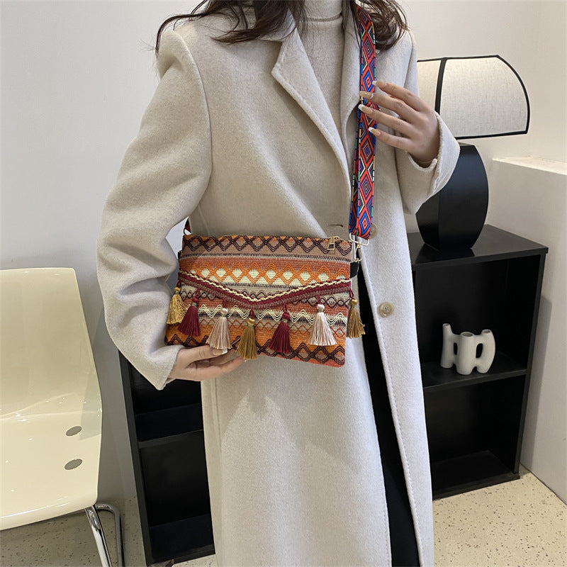 Spring Artistic Ethnic Style Fashion Tassel Bags
