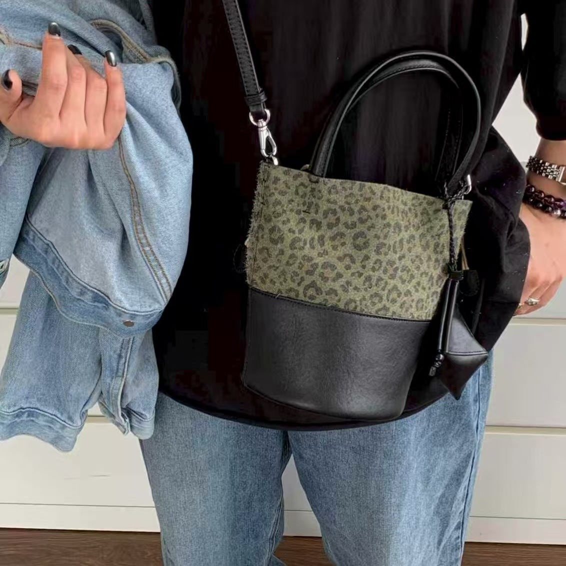 Women's Leather Cowhide Stitching Design Contrast Color Crossbody Bags