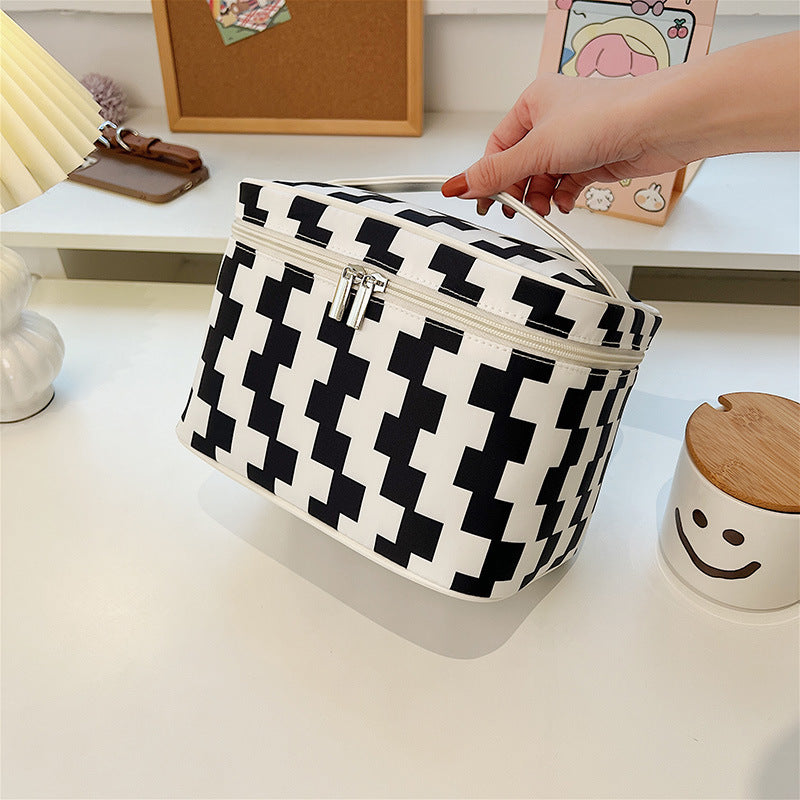 Black White Plaid Portable Simple Large Capacity High-grade Oversized Cosmetic Bags