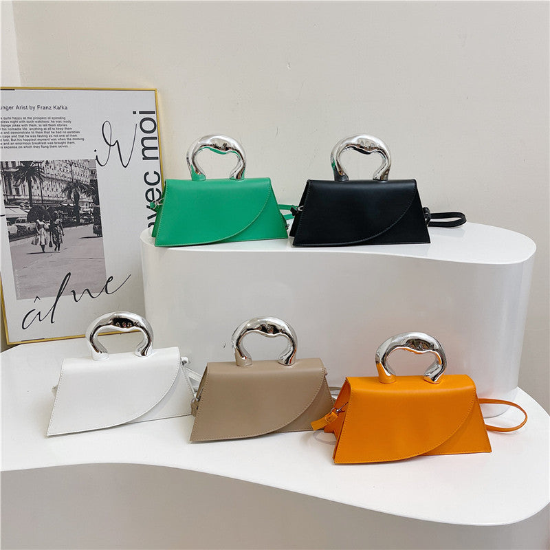Women's Contrast Color Stylish Simple Textured Metal Shoulder Bags