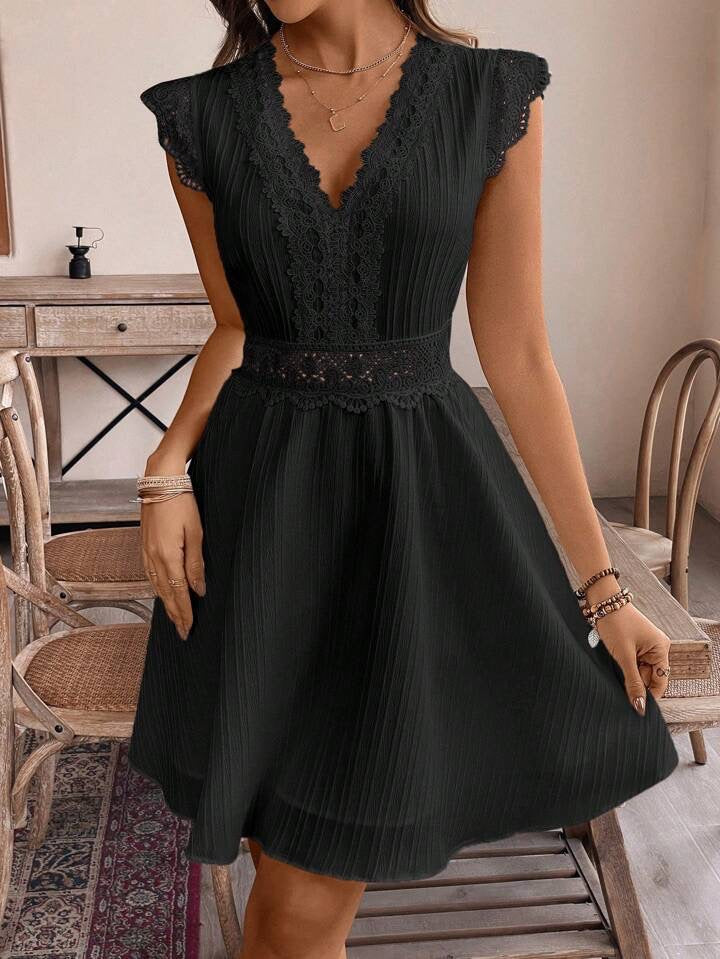Women's Hollow Out Waist Trimming Short-sleeved Fashion Wear Slim Dress