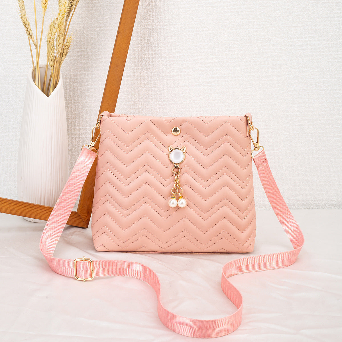 Women's Fashion Wave Pattern Sewing Line Artificial Shoulder Bags