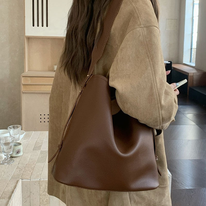 Women's Retro Large Capacity Commuter Trendy Korean Crossbody Bags