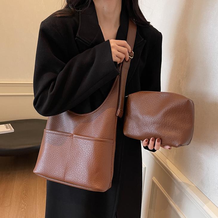Women's Simple High-grade Large Capacity Totes Retro Trendy Bags