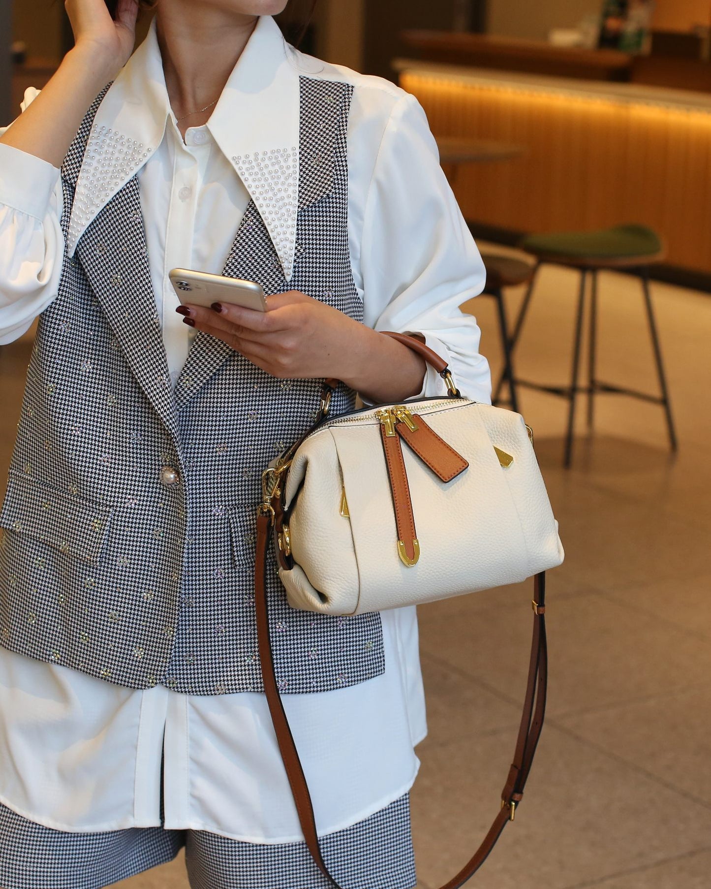 Women's Leather High-grade Retro First Layer Cowhide Handbags