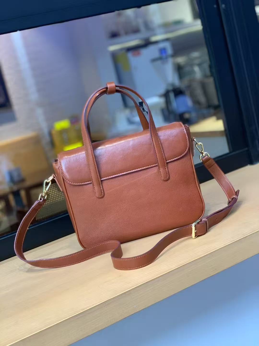 Women's Layer Plant Cowhide Leather Retro Fashion Handbags