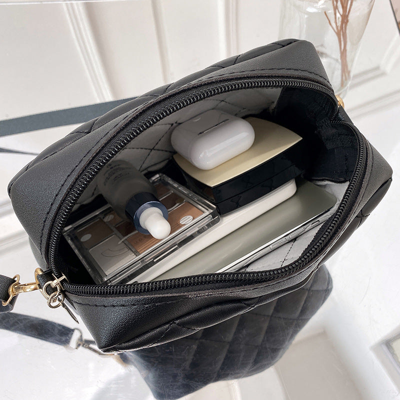 Women's Embroidered Style One Diamond Chain Bags
