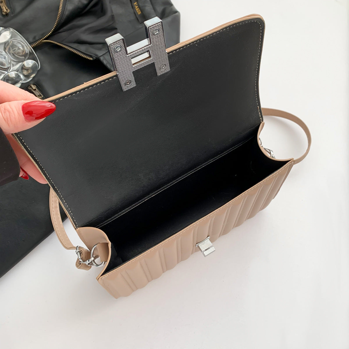 Women's Commuter Sewing Line High-grade Chain Portable Crossbody Bags