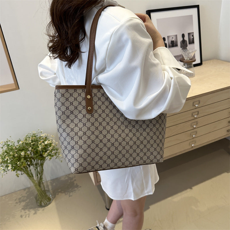 Women's Spring Big Female Commuter Large Capacity Shoulder Bags