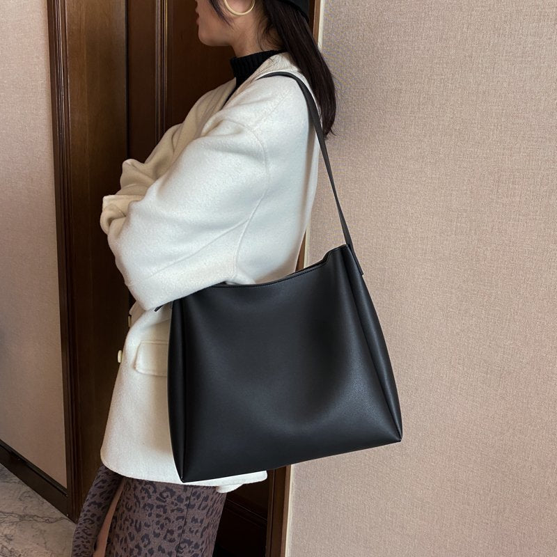 Classic Women's New Large Capacity Simple Shoulder Bags