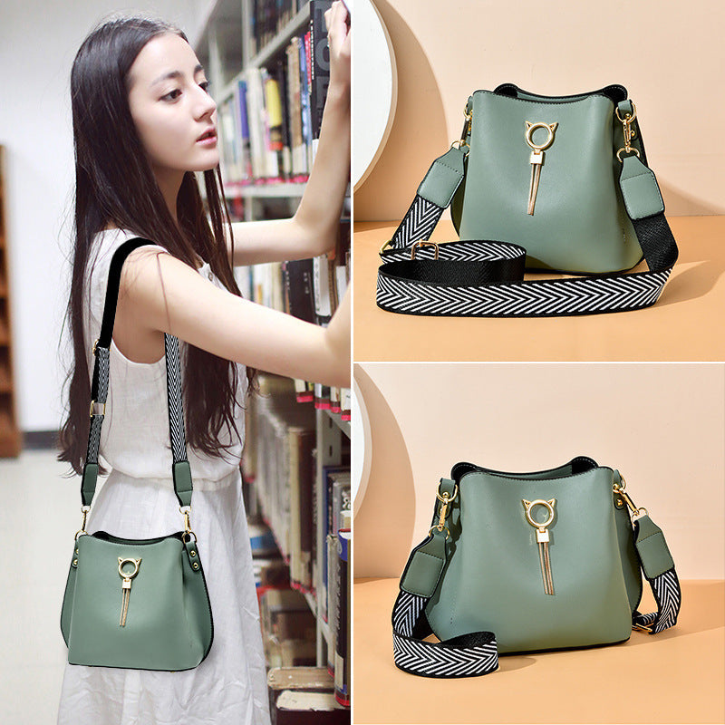 Women's Capacity Fashionable Korean Style Elegant Western Shoulder Bags