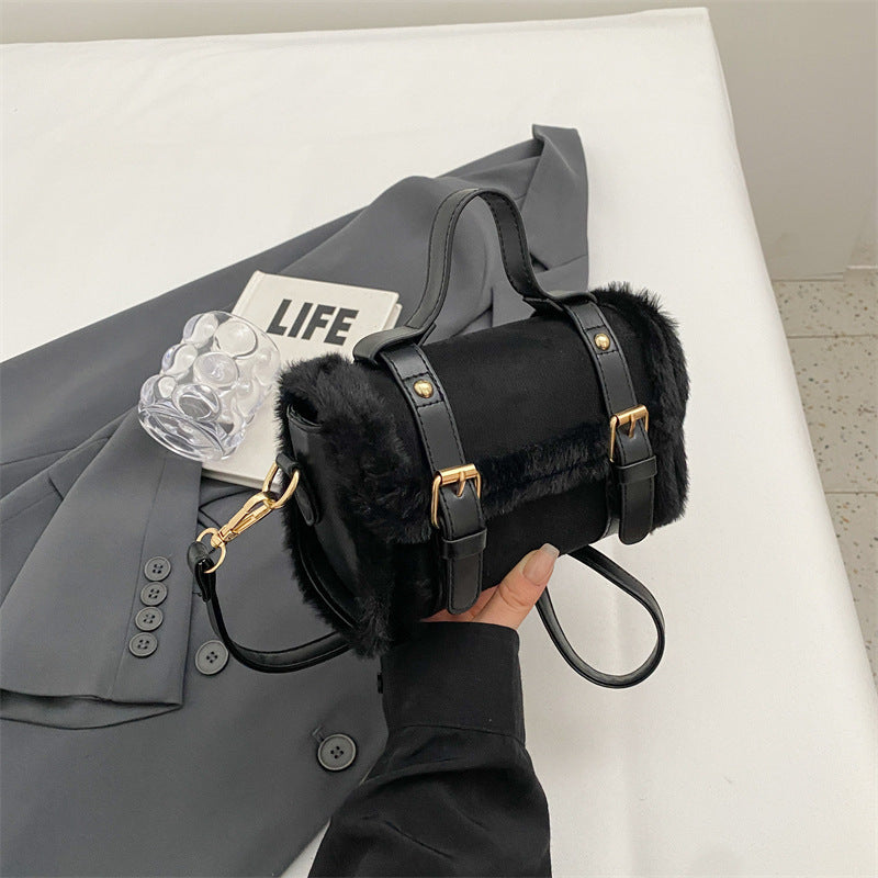 Women's French Minority Fashion Western Style Plush Shoulder Bags