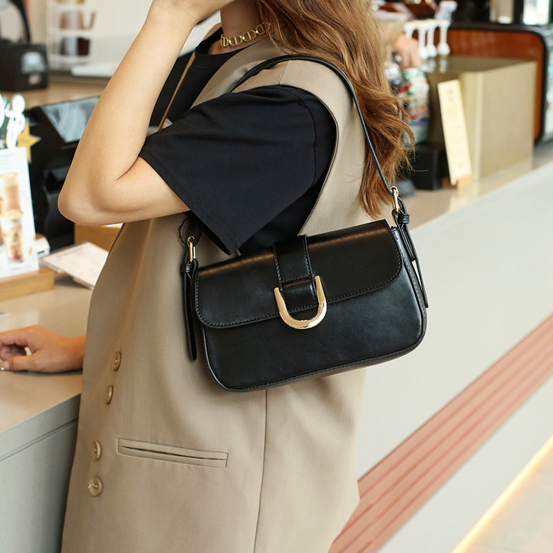 High-grade Vachette Clasp Underarm Fashion Minority Armpit Bags