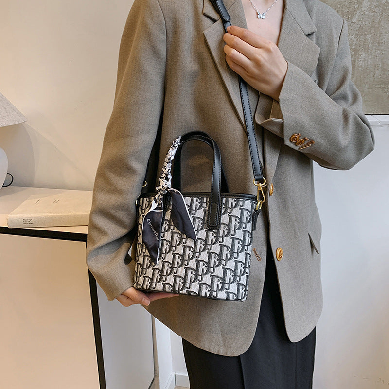 Women's High-grade Portable Silk Scarf Presbyopic Commuter Shoulder Bags