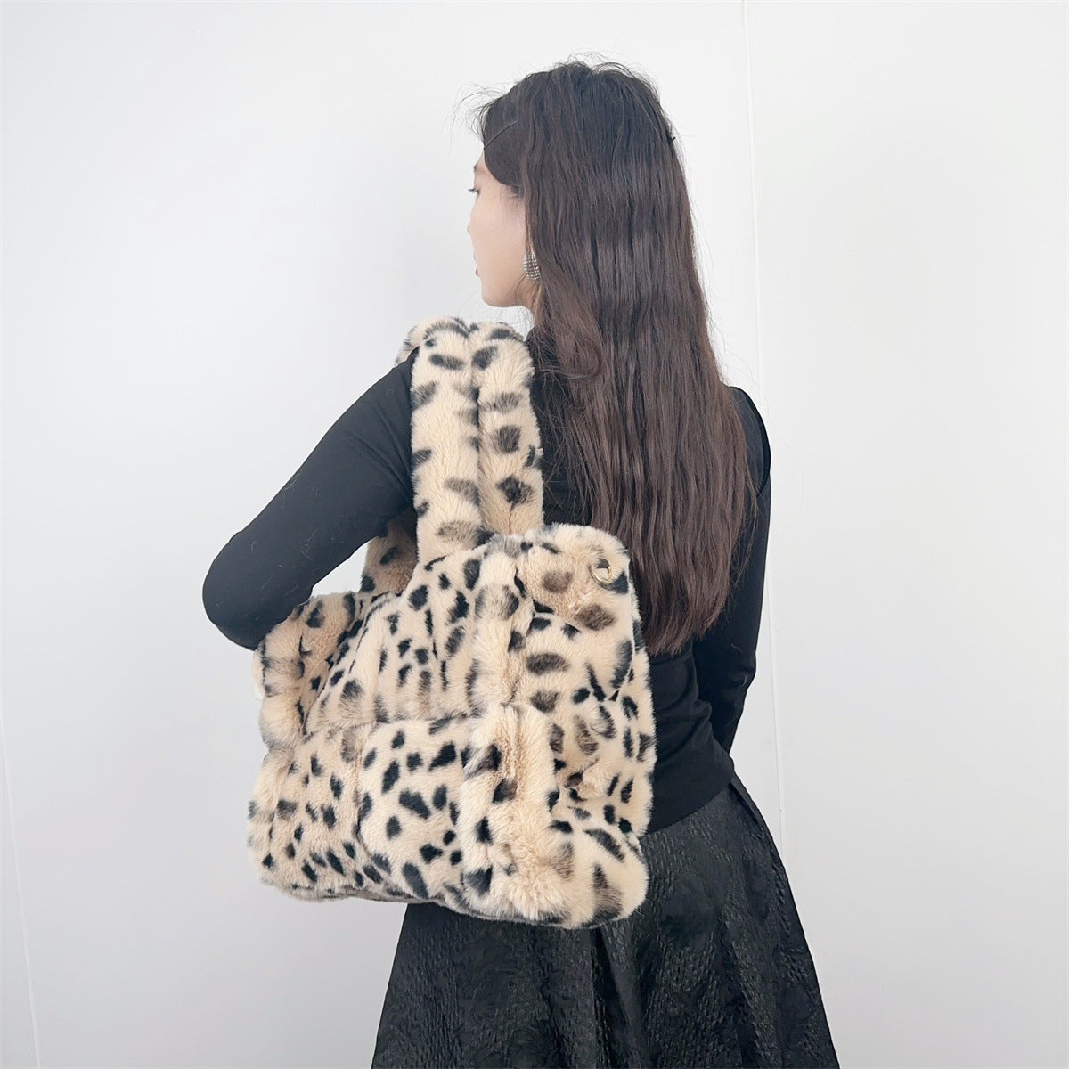 Leopard Print Large Capacity Portable Plush Shoulder Bags
