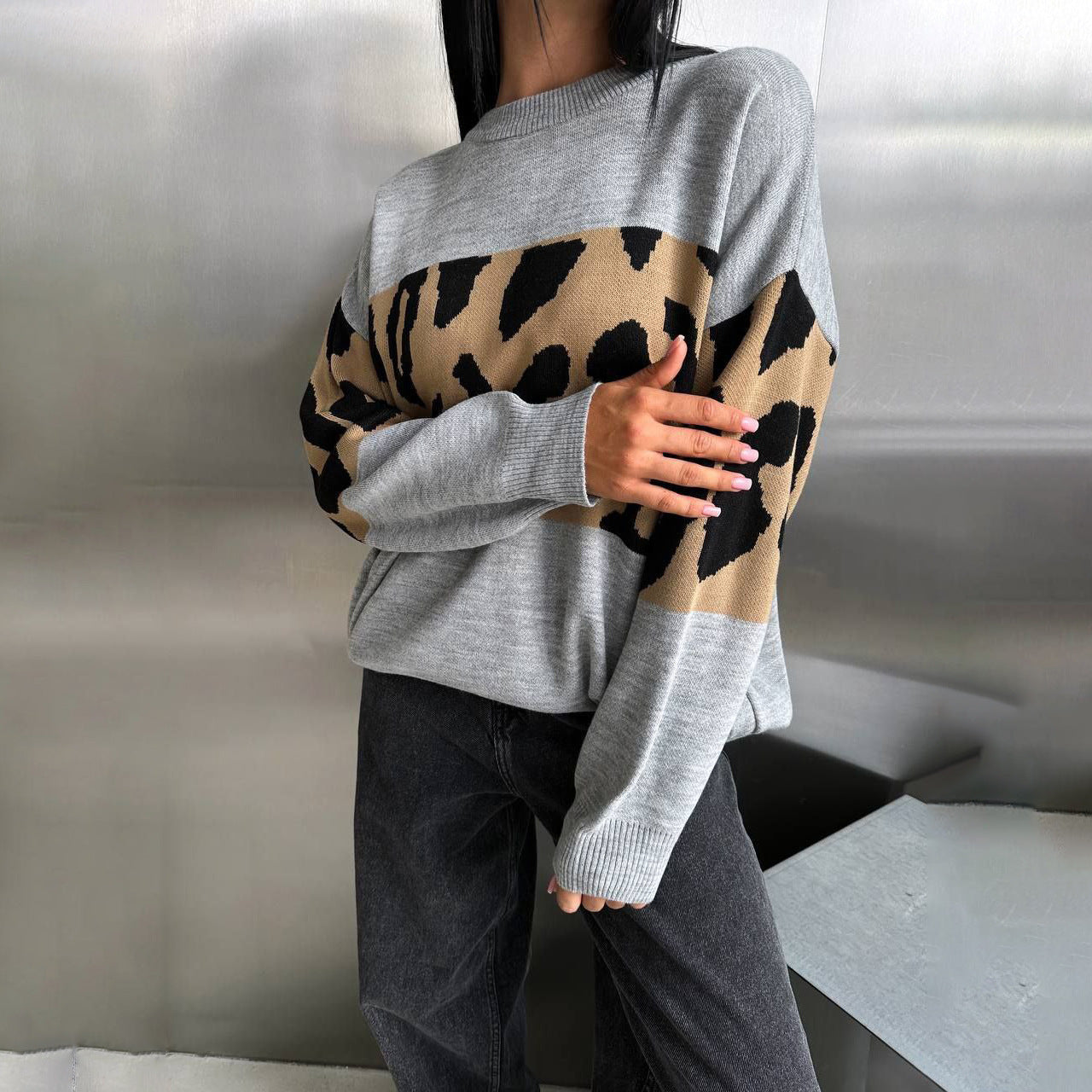 Women's Fashionable Leopard Print Loose Casual Long Sleeves Round Sweaters