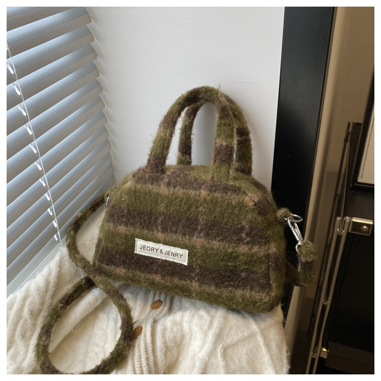 Women's Portable Furry Pouch Winter Support Crossbody Bags