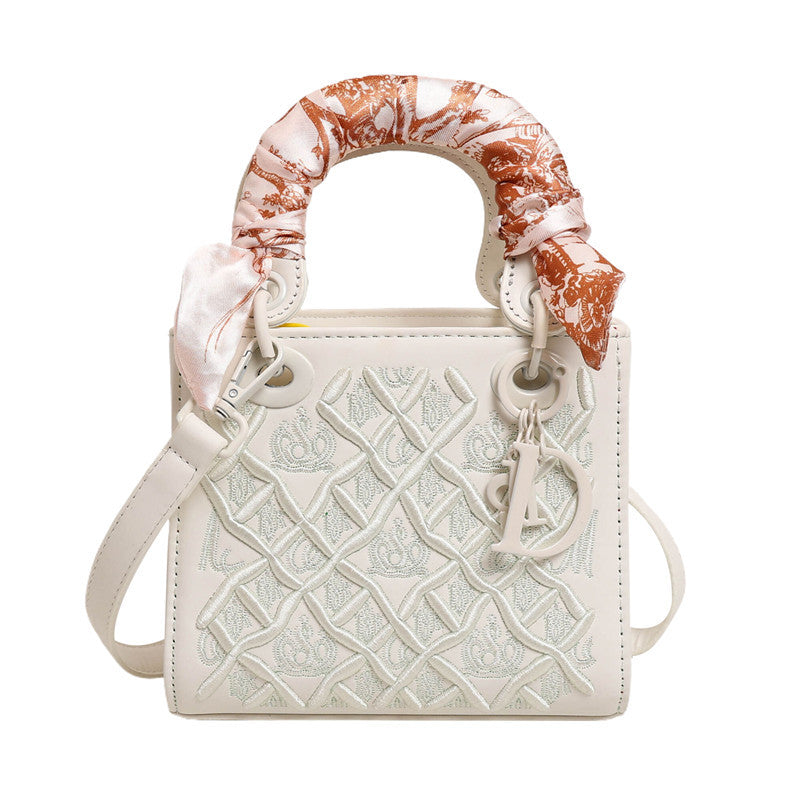 Women's Embroidered Rhombus Diana High-grade Versatile Fashion Handbags
