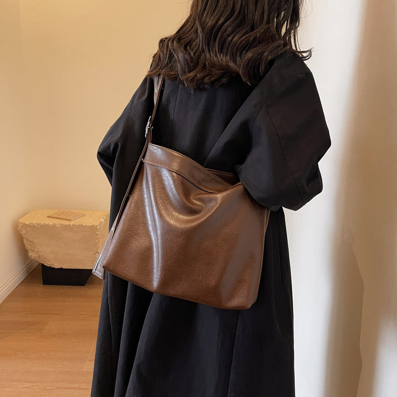 Women's Niche Texture Underarm Winter Fashion Retro Tote Bags