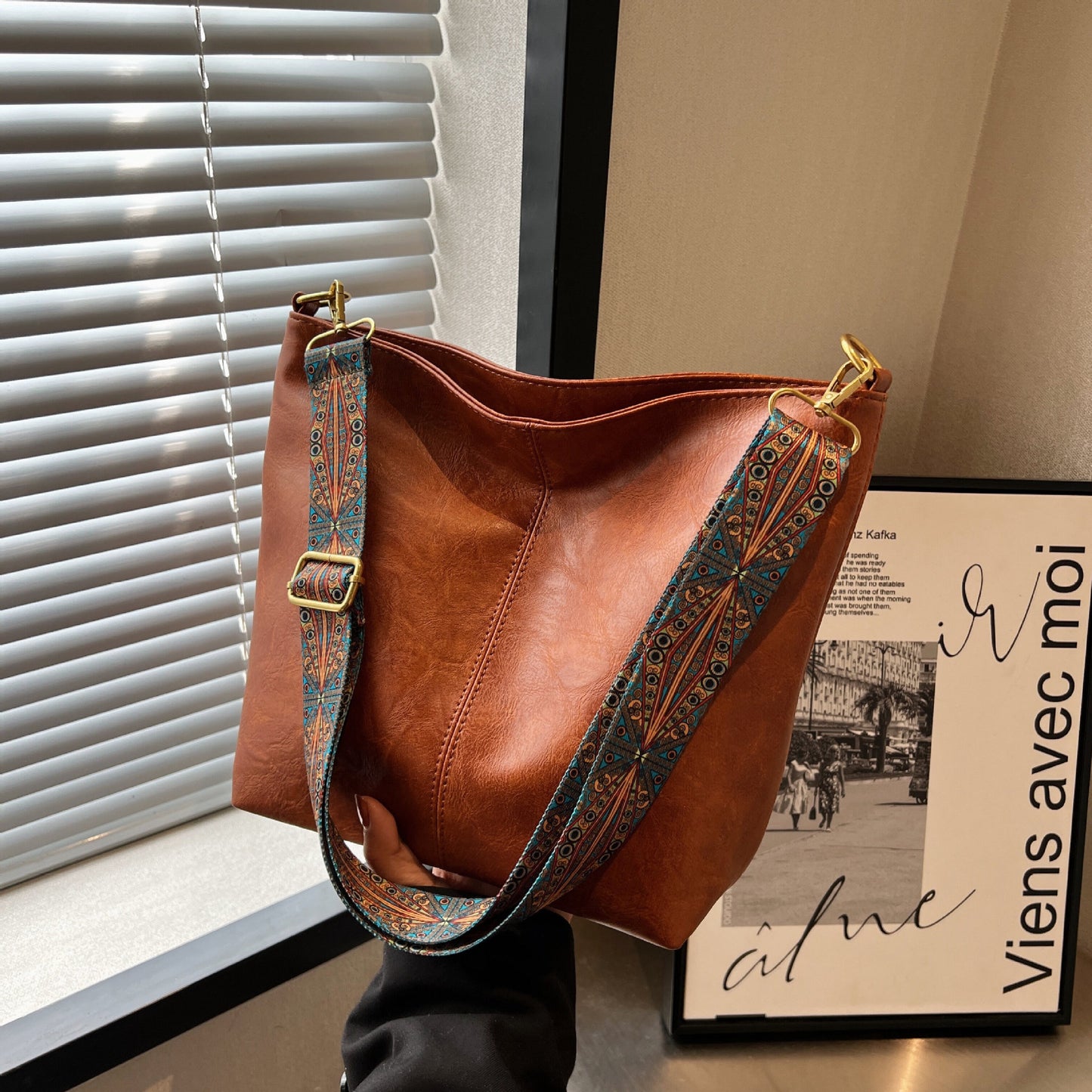 Women's Large Capacity Retro Broadband Advanced Texture Crossbody Bags