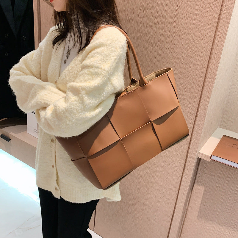 Large Capacity Fashion Woven Portable Easy Crossbody Bags