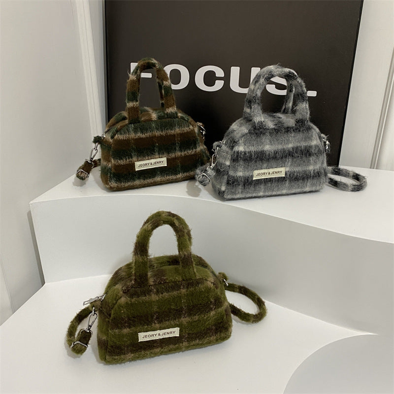 Women's Portable Furry Pouch Winter Support Crossbody Bags