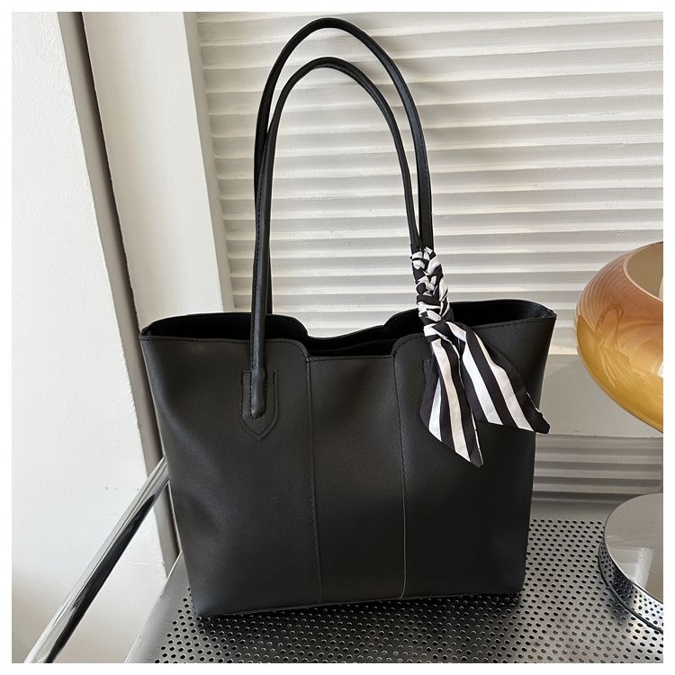 Women's Simple Commute Large Capacity Korean Style Fashion Tote Bags