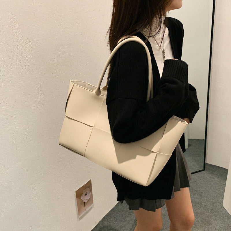 Large Capacity Fashion Woven Portable Easy Crossbody Bags