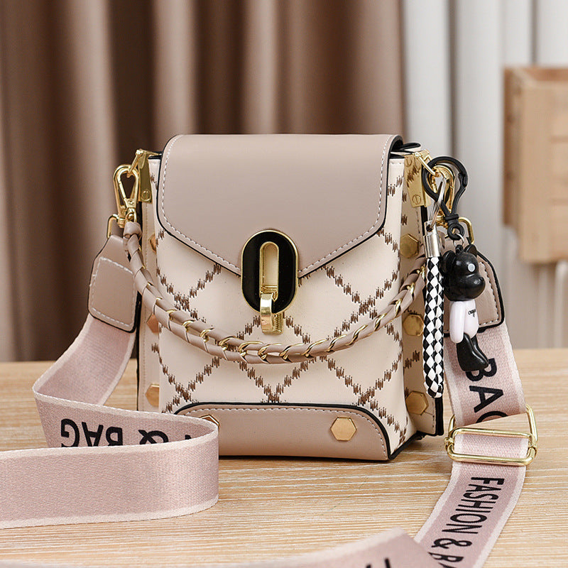 Women's Fashion Embroidery Thread Chain Mini Crossbody Bags